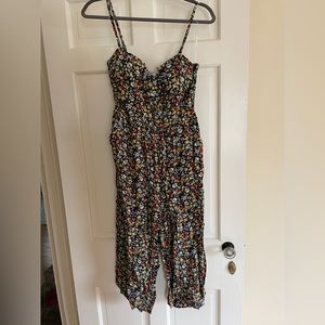 Floral Jumpsuit with pockets - BRAND NEW